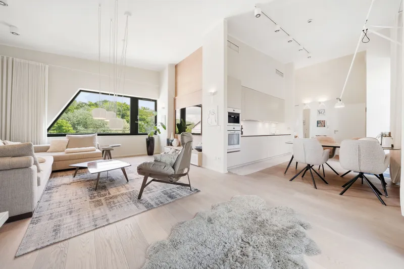 Möbliertes Penthouse mit Sonnenterrassen, Sauna und Kamin — photo 1
